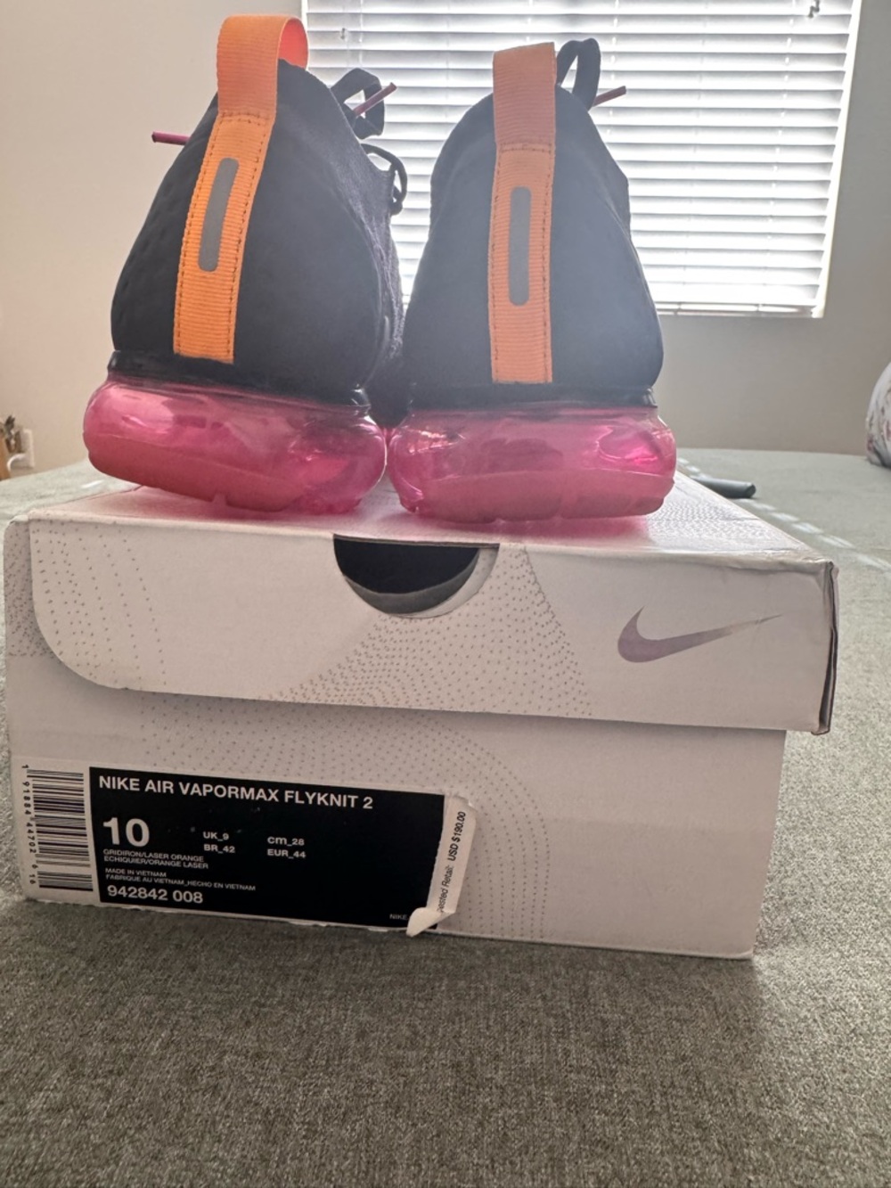 Men’s Nike Air VaporMax Flyknit 2 Sneaker - Picture 2 of 5